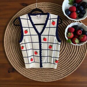 Coastal Grandma 70s Embroidered Strawberry Sweater Vest Cottage Size Small